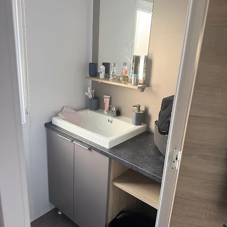 Mobilhome A La Palmyre Aux Charmettes مكان تخييم