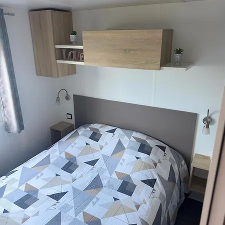 Mobilhome A La Palmyre Aux Charmettes مكان تخييم *