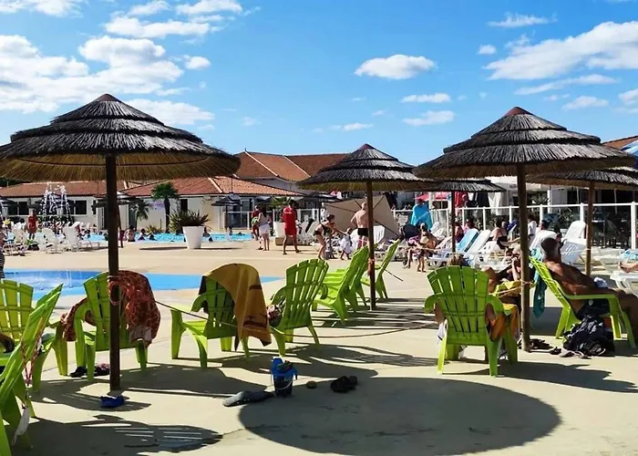 Κάμπινγκ Mobilhome A La Palmyre Aux Charmettes