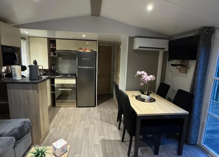 Mobilhome A La Palmyre Aux Charmettes